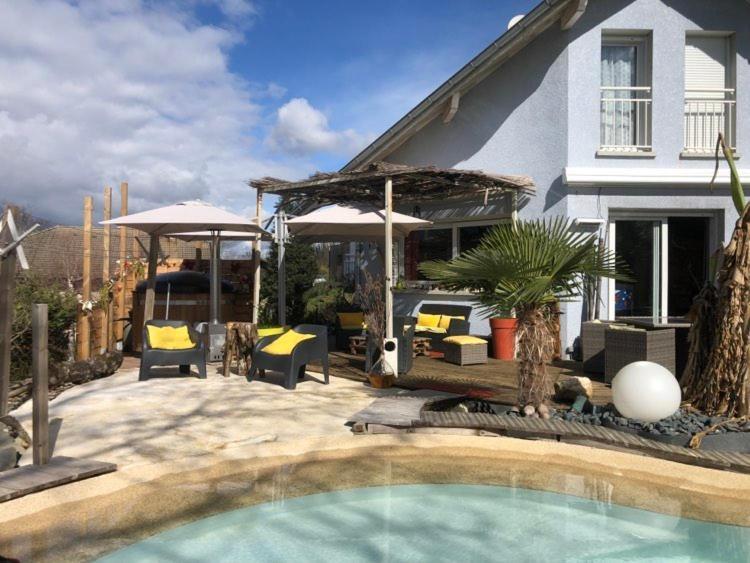 A La Marc'Quize Chambres D'Hotes, Petit Dejeuner Compris, Avec Piscine A Debordement En Exterieur, Bain Nordique A 38 Degres En Prestation Supplement Sur Reservation Horaire Anticipee 1 Place De Parking Gratuite Sur Place Mouxy Екстериор снимка
