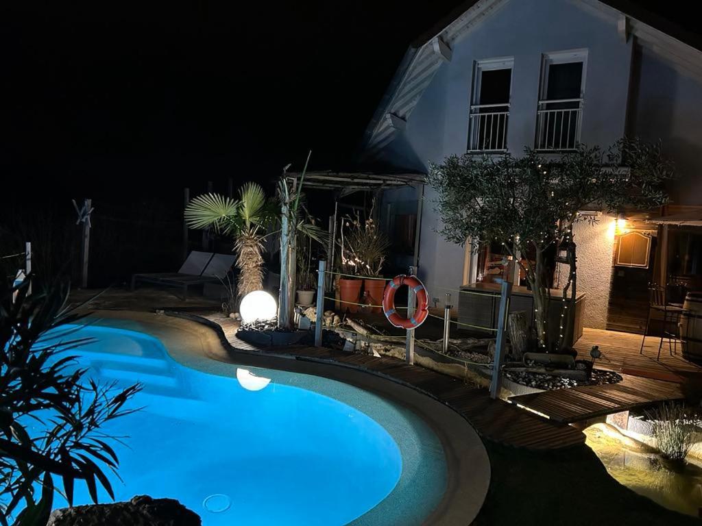 A La Marc'Quize Chambres D'Hotes, Petit Dejeuner Compris, Avec Piscine A Debordement En Exterieur, Bain Nordique A 38 Degres En Prestation Supplement Sur Reservation Horaire Anticipee 1 Place De Parking Gratuite Sur Place Mouxy Екстериор снимка